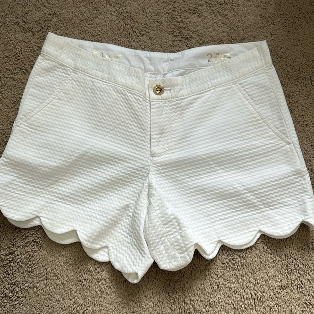 Lilly Pulitzer white size 2 buttercups shorts